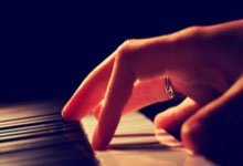 星空体育：“我要上全运”2025年敦化市“六鼎山温泉杯”羽毛球单项赛开赛.